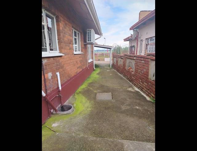 3 BEDROOM HOUSE FOR SALE IN LENNOXTON